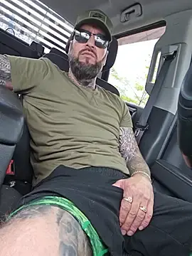 Stripchat Free Live Porn of Beardedtattood