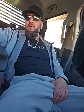 Stripchat Free Porn Cam of Beardedtattood