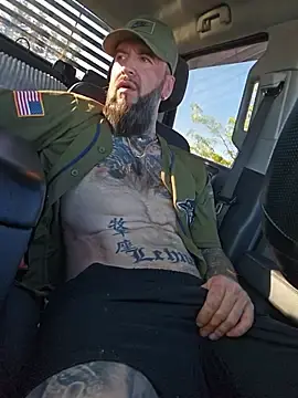 Stripchat Live Sex Cam of Beardedtattood