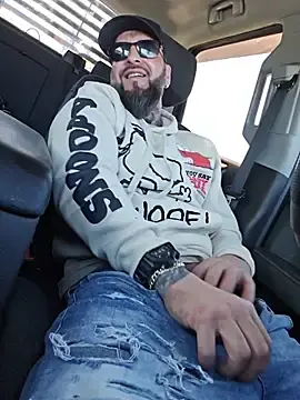 Stripchat Free Live Porn of Beardedtattood