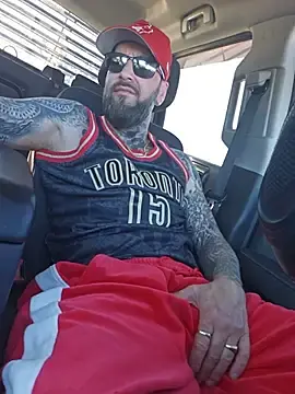 Stripchat Free Porn Cam of Beardedtattood