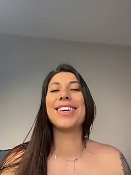 Stripchat Live Sex Cam of Carolini09