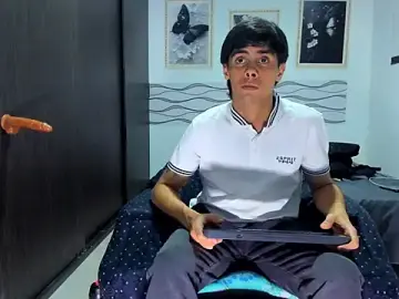 Stripchat Free Porn Cam of Daniel_Rochax