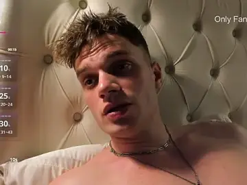 Stripchat Live Sex Cam of fresh_b1ood
