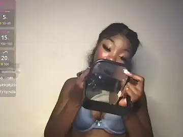Stripchat Sex Cam of petitesweetkay