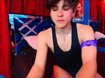 Stripchat Live Sex Cam of Luke_Howland
