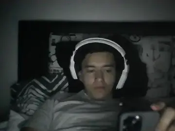 Stripchat Sex Cam of Estebitan_vm