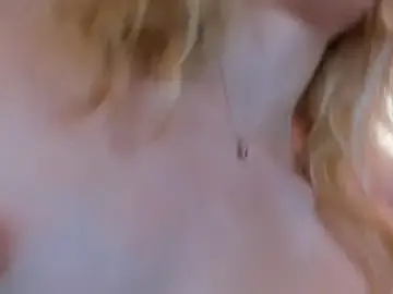 Stripchat Adult Webcam of Lily_Young
