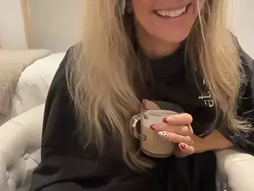 Stripchat Free Porn Cam of MrsMollyWilde