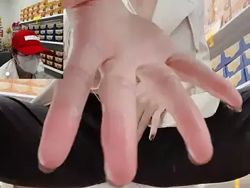 Stripchat Watch Live Sex Cams of Sneaky_Cumshoot