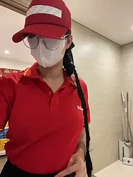 Stripchat Watch Live Sex Cams of Sneaky_Cumshoot