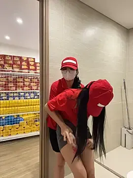 Stripchat Watch Live Sex Cams of Sneaky_Cumshoot