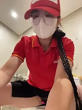 Stripchat Watch Live Sex Cams of Sneaky_Cumshoot
