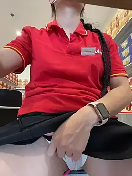 Stripchat Sex Cam of Sneaky_Cumshoot