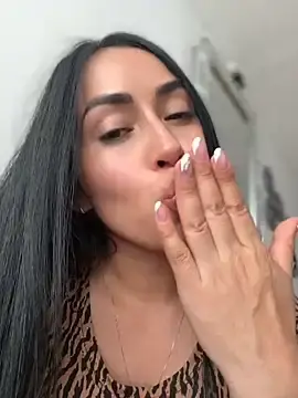 Stripchat Free Porn Cam of areviklusine1