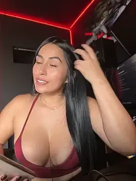 Stripchat Live Sex Cam of areviklusine1