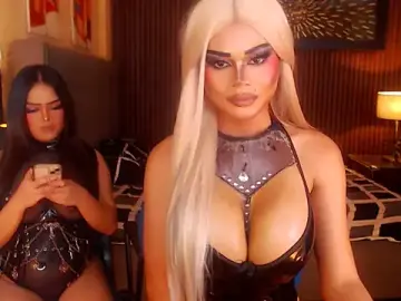 Stripchat Free Porn Cam of MeatyCockMicaellaTS