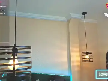 Stripchat Live Sex Cam of Sheilly_brown