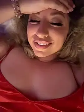 Stripchat Sex Cam of miamellycious