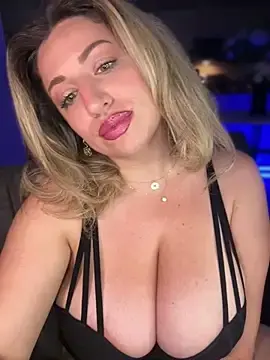 Stripchat Live Sex of miamellycious