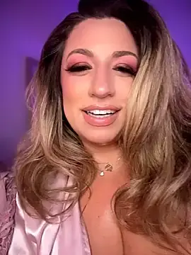 Stripchat Best Webcam of miamellycious