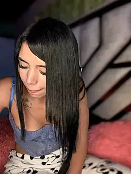Stripchat Adult Webcams of Laura-Khalifa