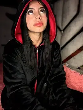 Stripchat Adult Webcam of Laura-Khalifa