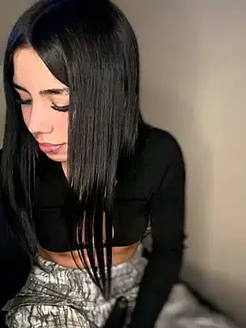 Stripchat Adult Webcam of Laura-Khalifa