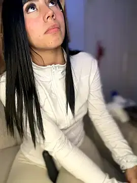 Stripchat Adult Webcam of Laura-Khalifa