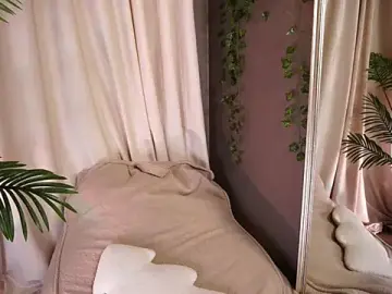 Stripchat Free Porn Cam of Naomi_Hotter