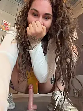 Stripchat Live Sex Cam of TattooGirlAlia