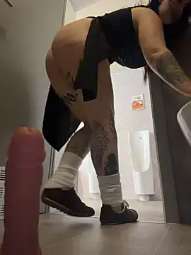 Stripchat Free Live Porn of TattooGirlAlia
