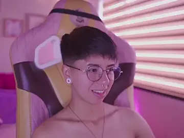 Stripchat Live Sex of tommy_blue