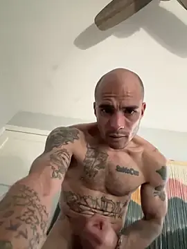 Stripchat Live Sex Cam of JohnnyDepth_187