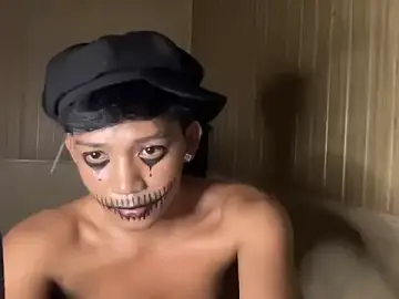 Stripchat Free Porn Cam of YourcumBoy77