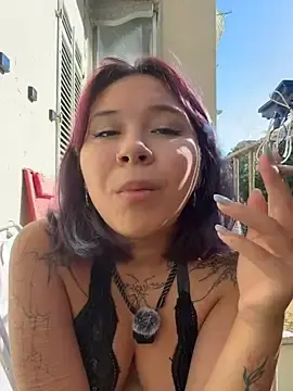 Stripchat Live Sex Cam of YumiLux