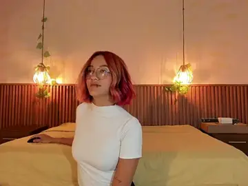Stripchat Nude Webcam of daphne_courtis