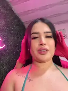 Stripchat Live Sex Cam of Sara_fun