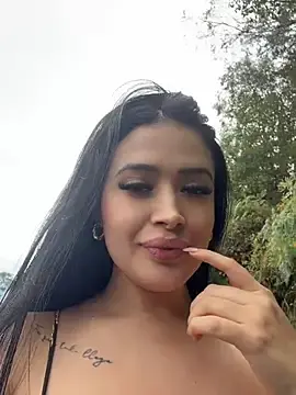 Stripchat Live Sex Cam of Sara_fun