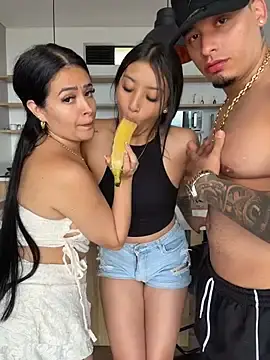Stripchat Live Sex Cam of Sara_fun