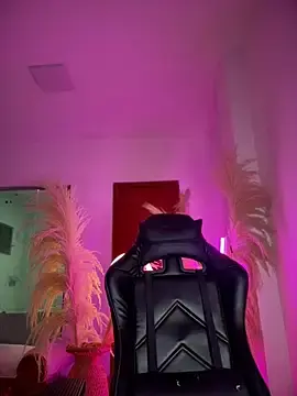 Stripchat Free Porn Cam of saracaball_