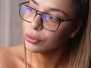 Stripchat Free Porn Cam of AriaSnake