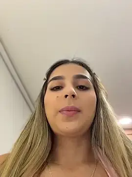 Stripchat Free Porn Cam of oriana_zoeee