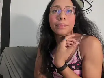 Stripchat Free Porn Cam of EmilyGomezLS