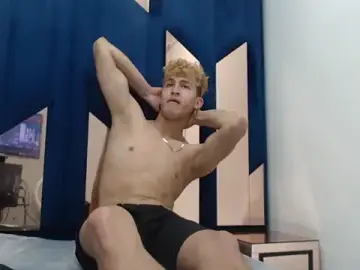 Stripchat Live Sex Cam of Ian_Savage