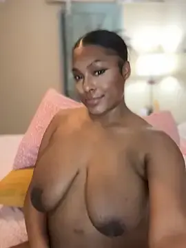 Stripchat Live Sex Cam of CandyLuxxxx