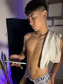 Stripchat Sex Cam of Lion_Boy18