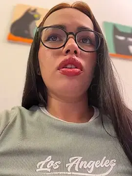 Stripchat Live Sex Cam of andra_rose