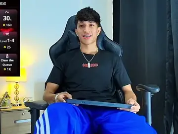 Stripchat Sex Cam of _CamiloBass