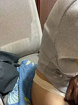Stripchat Free Porn Cam of Mina048